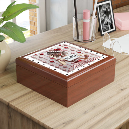Fashionably Yours, XOXO Jewelry Box
