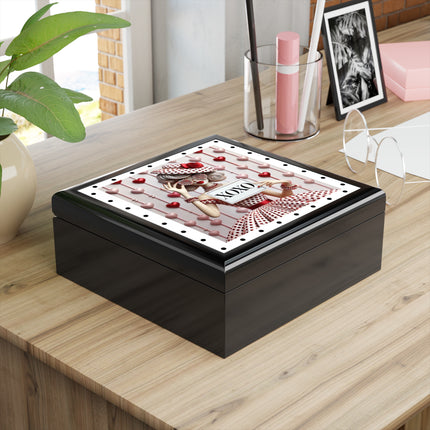 Fashionably Yours, XOXO Jewelry Box